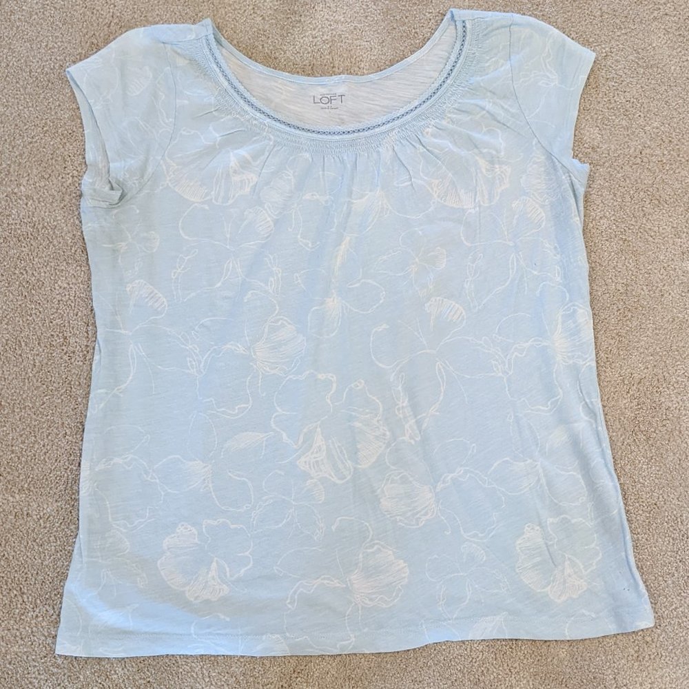 Ann Taylor Loft Blue and White Floral Blouse Size L